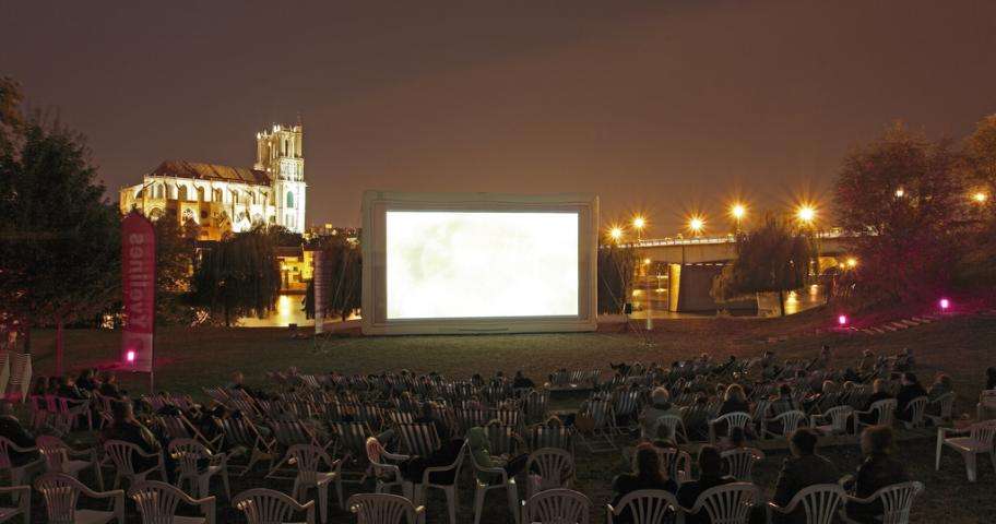 Outdoor cinema, the 7th art takes over Villette