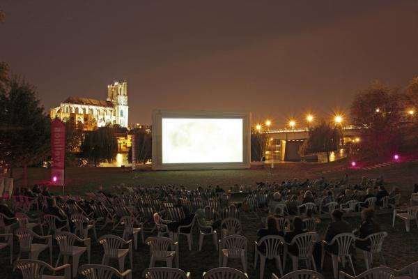 Outdoor cinema, the 7th art takes over Villette