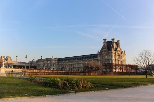 Plan your summer stay at the Hotel Les Théâtres