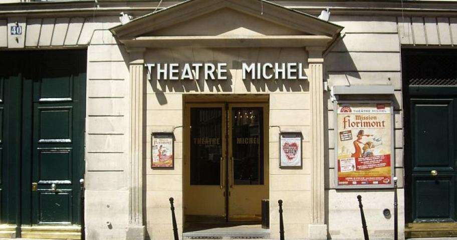 THEATRE IN PARIS offers English translations