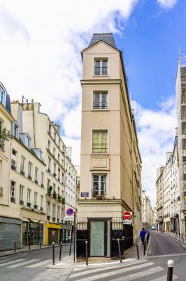 Unusual attractions in the Sentier