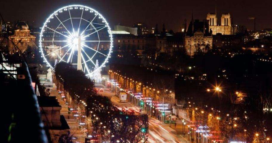 The enchantment of the Christmas illuminations in Paris