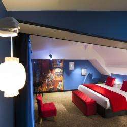 Hotel Les Théâtres Paris- Chambre déco bleu et rouge